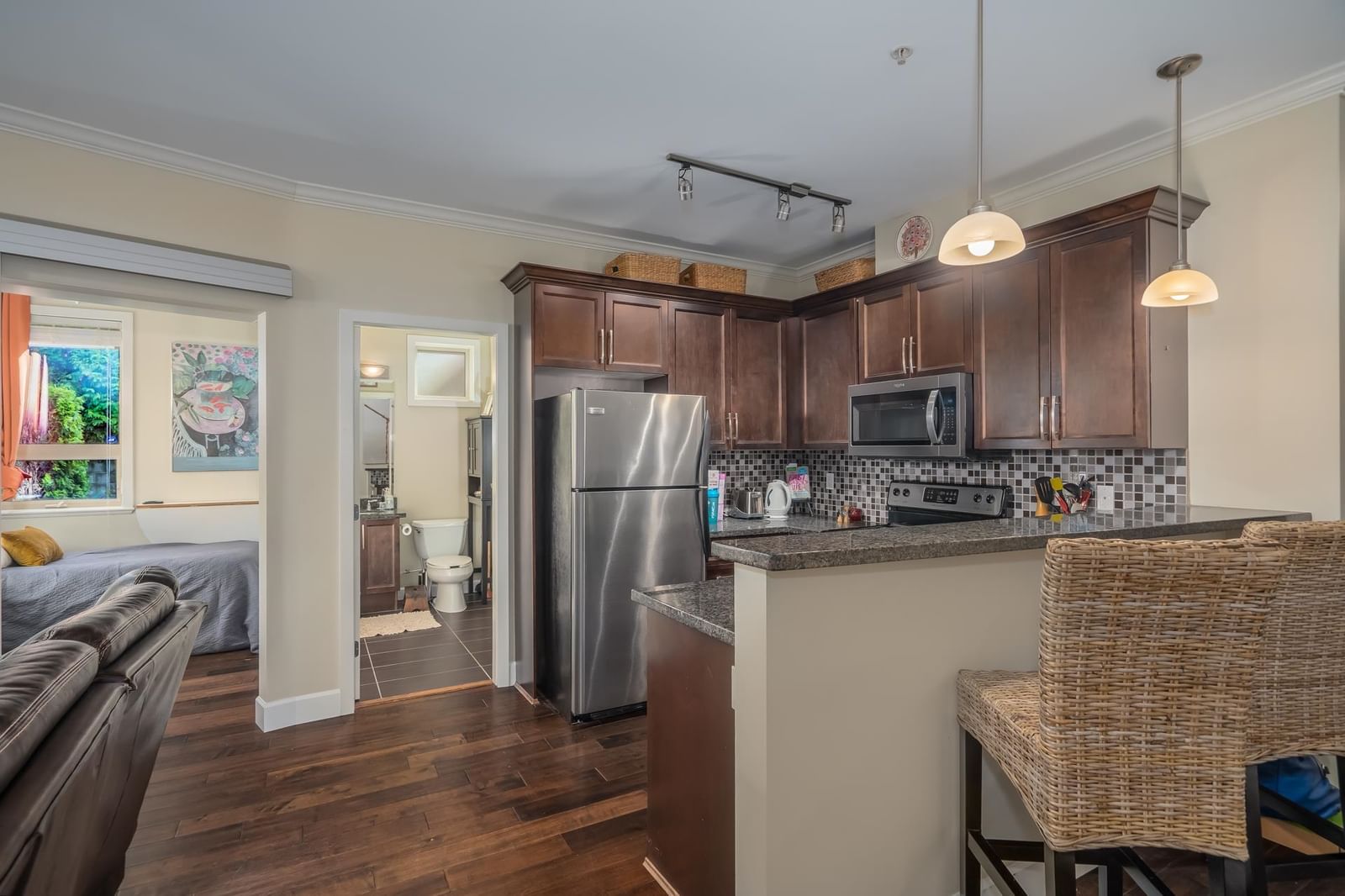 Listing Image 5