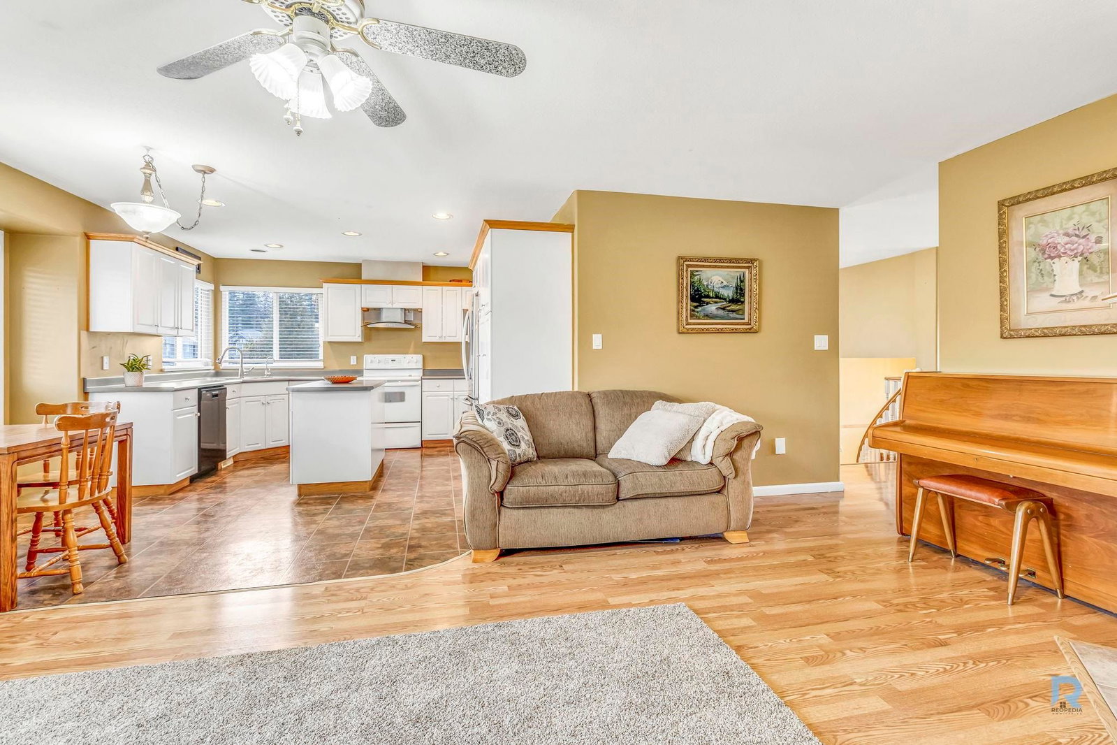 Listing Image 18