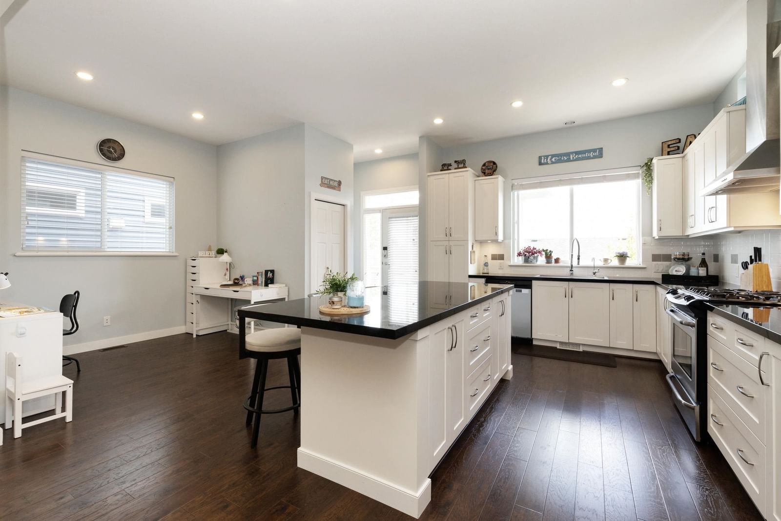 Listing Image 11