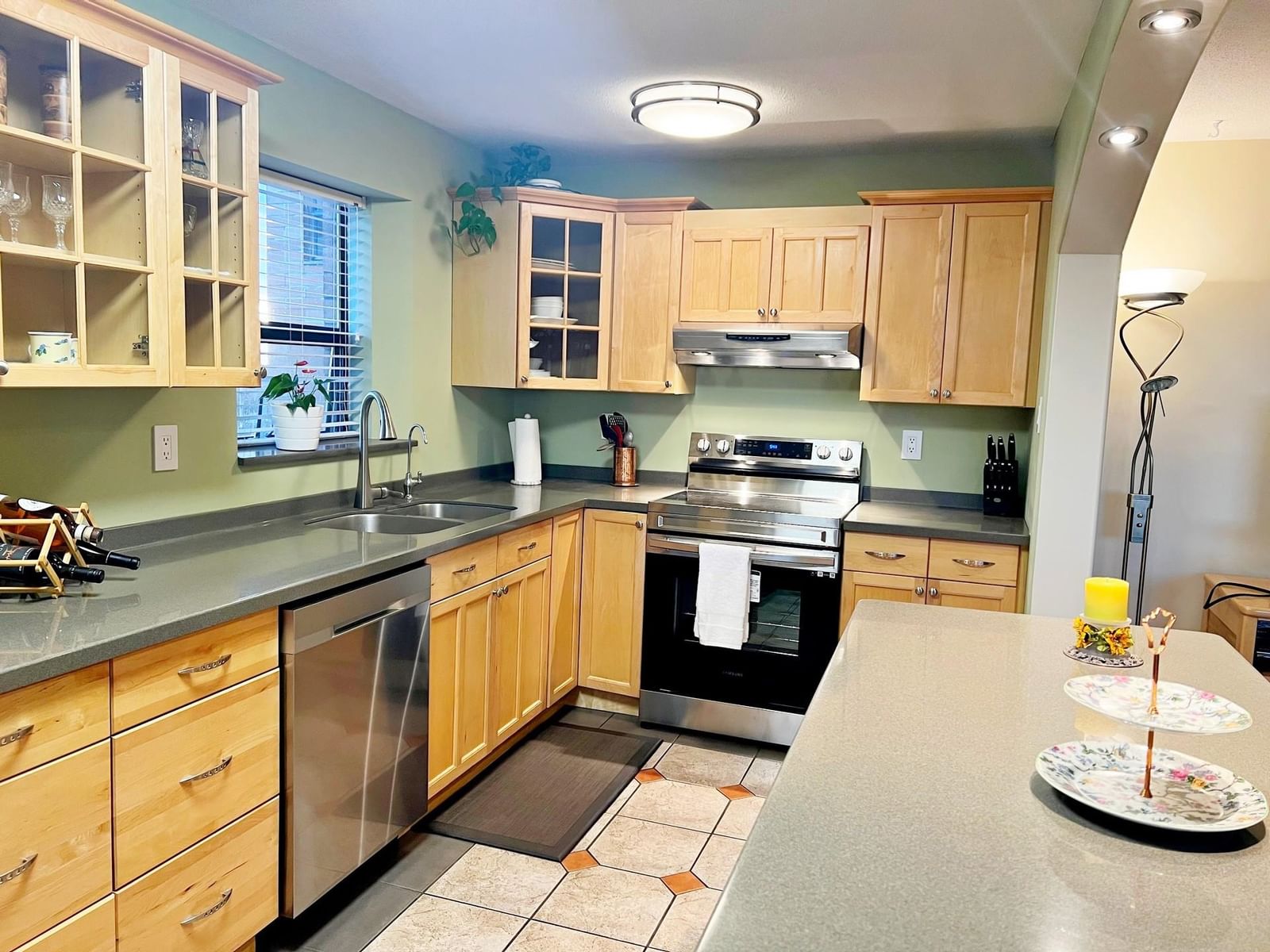 Listing Image 10