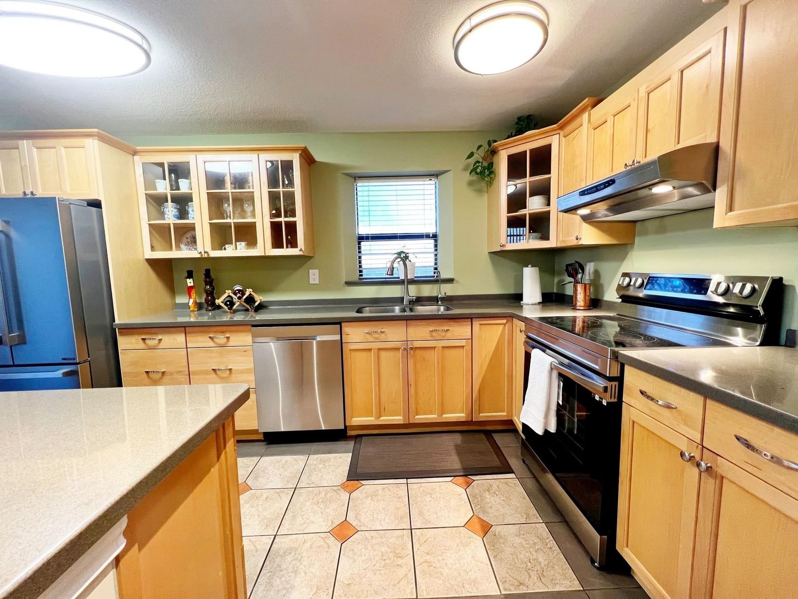 Listing Image 11