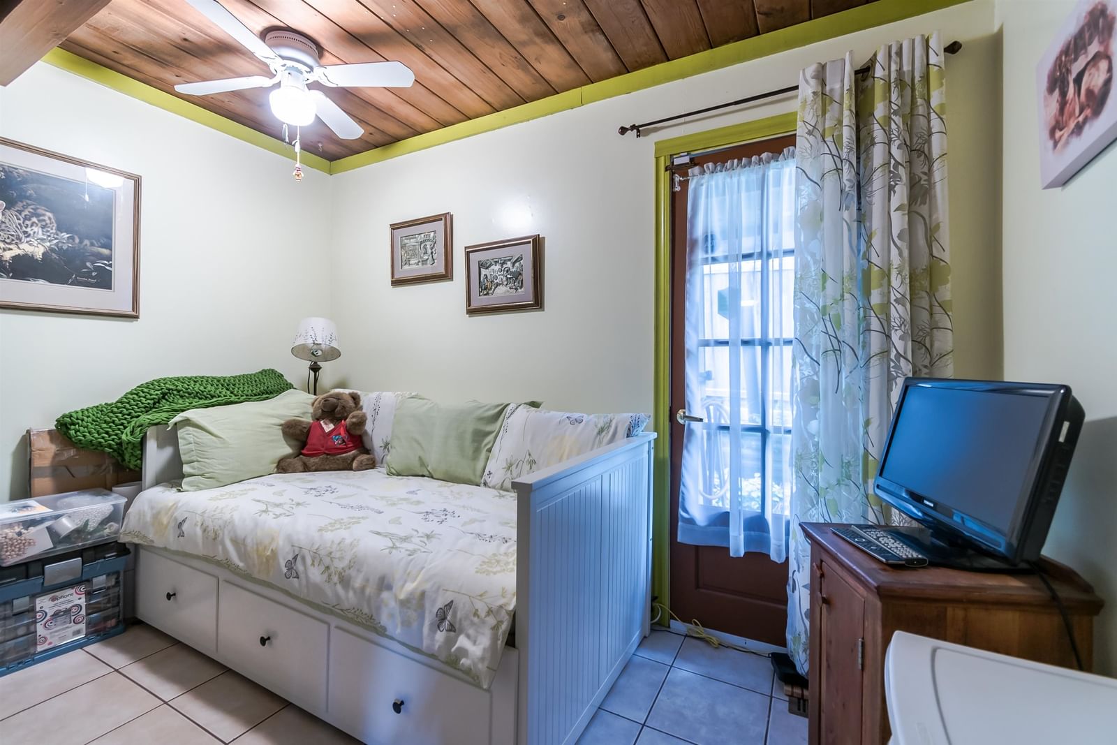 Listing Image 11