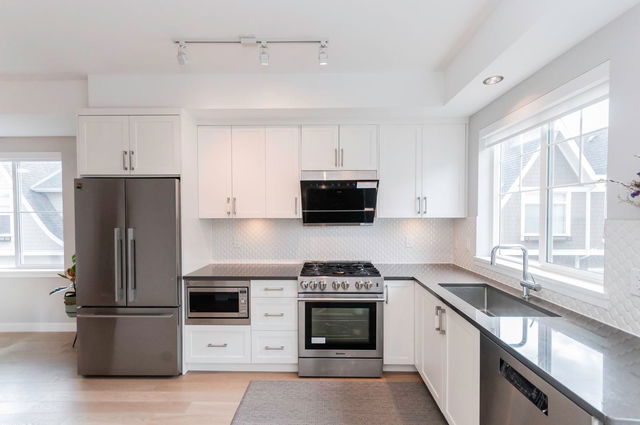 27 - 7180 Lechow Street