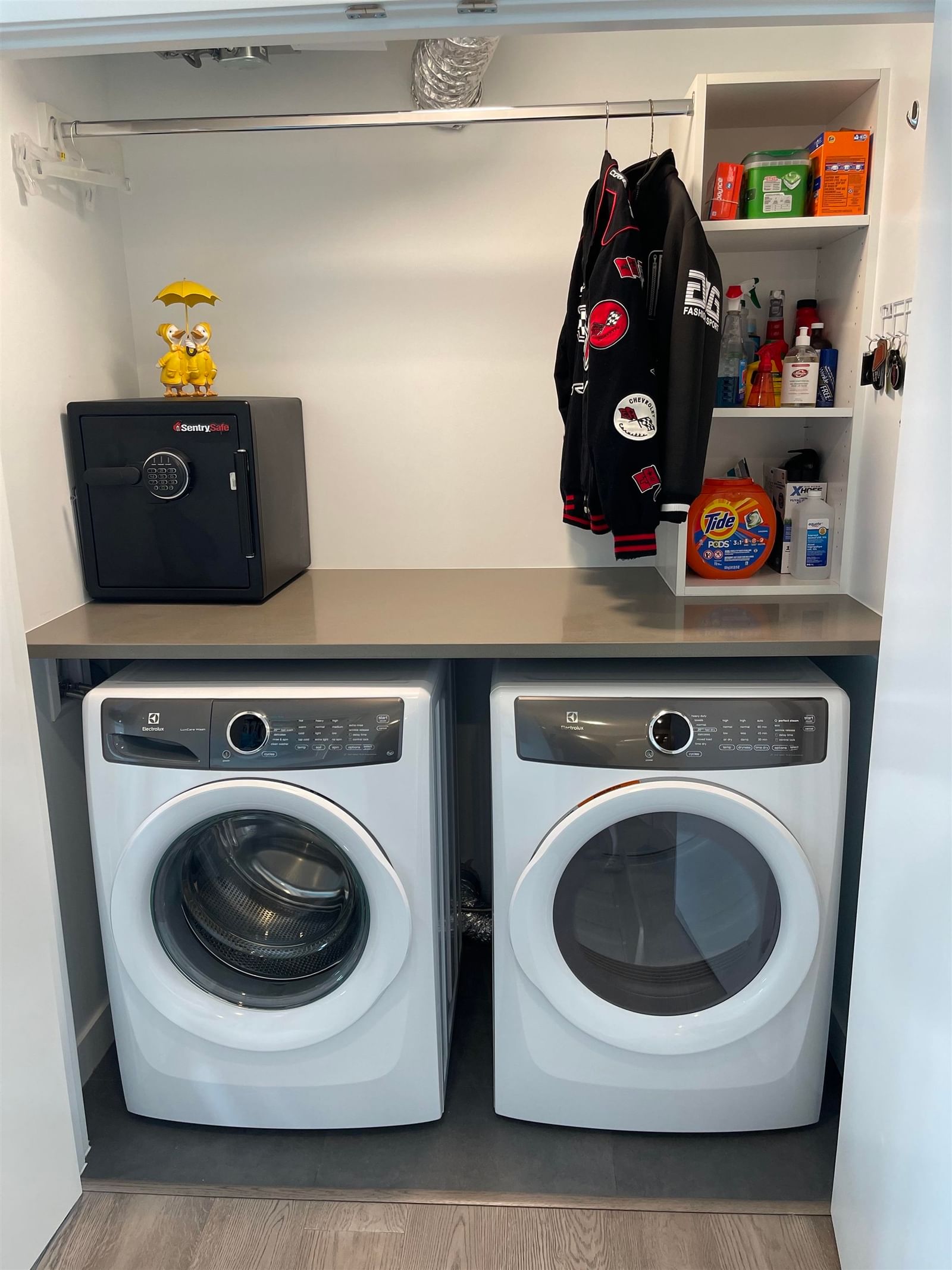 Listing Image 12