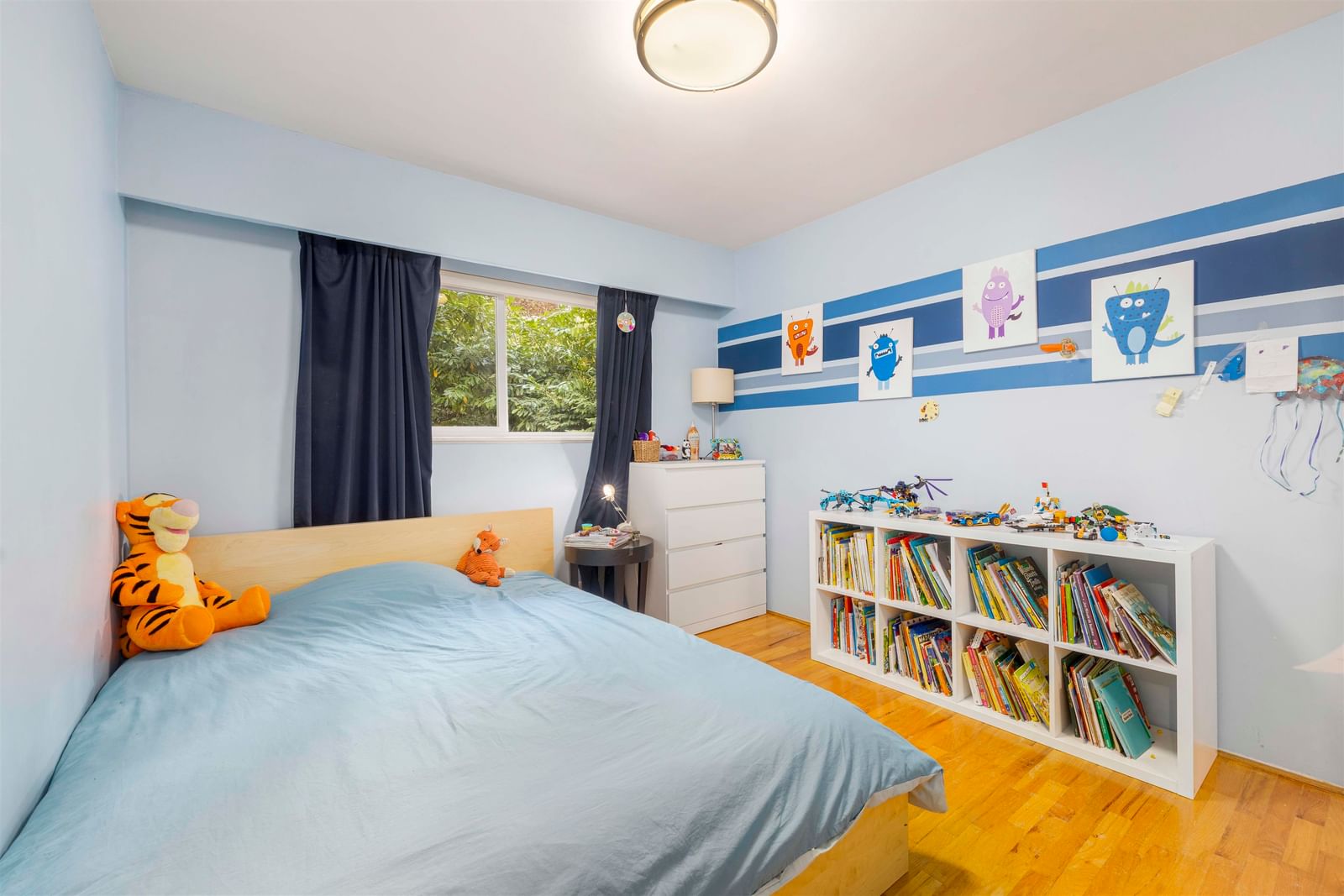 Listing Image 12