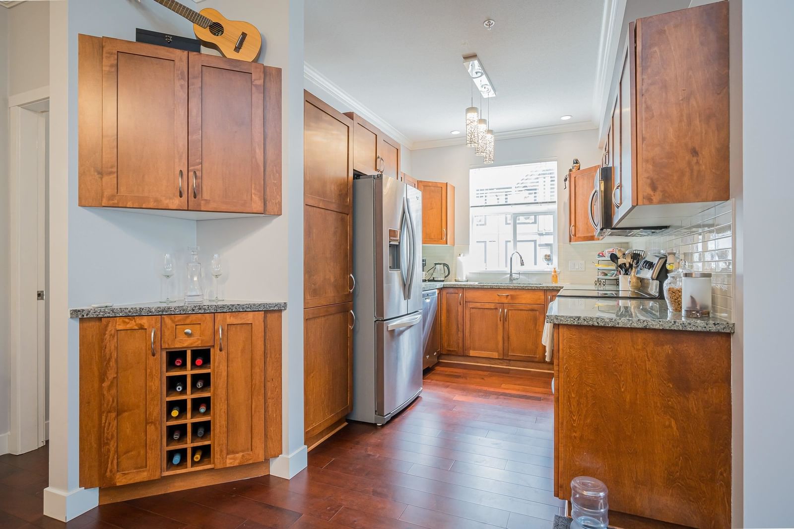 Listing Image 10