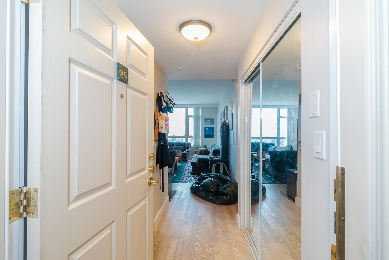 Listing Image 4
