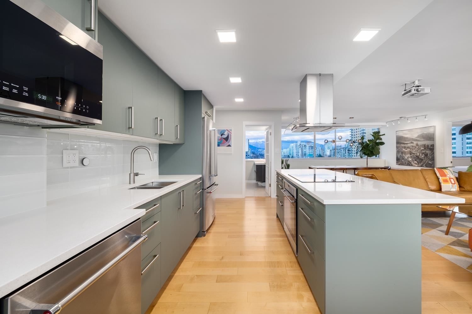 Listing Image 11
