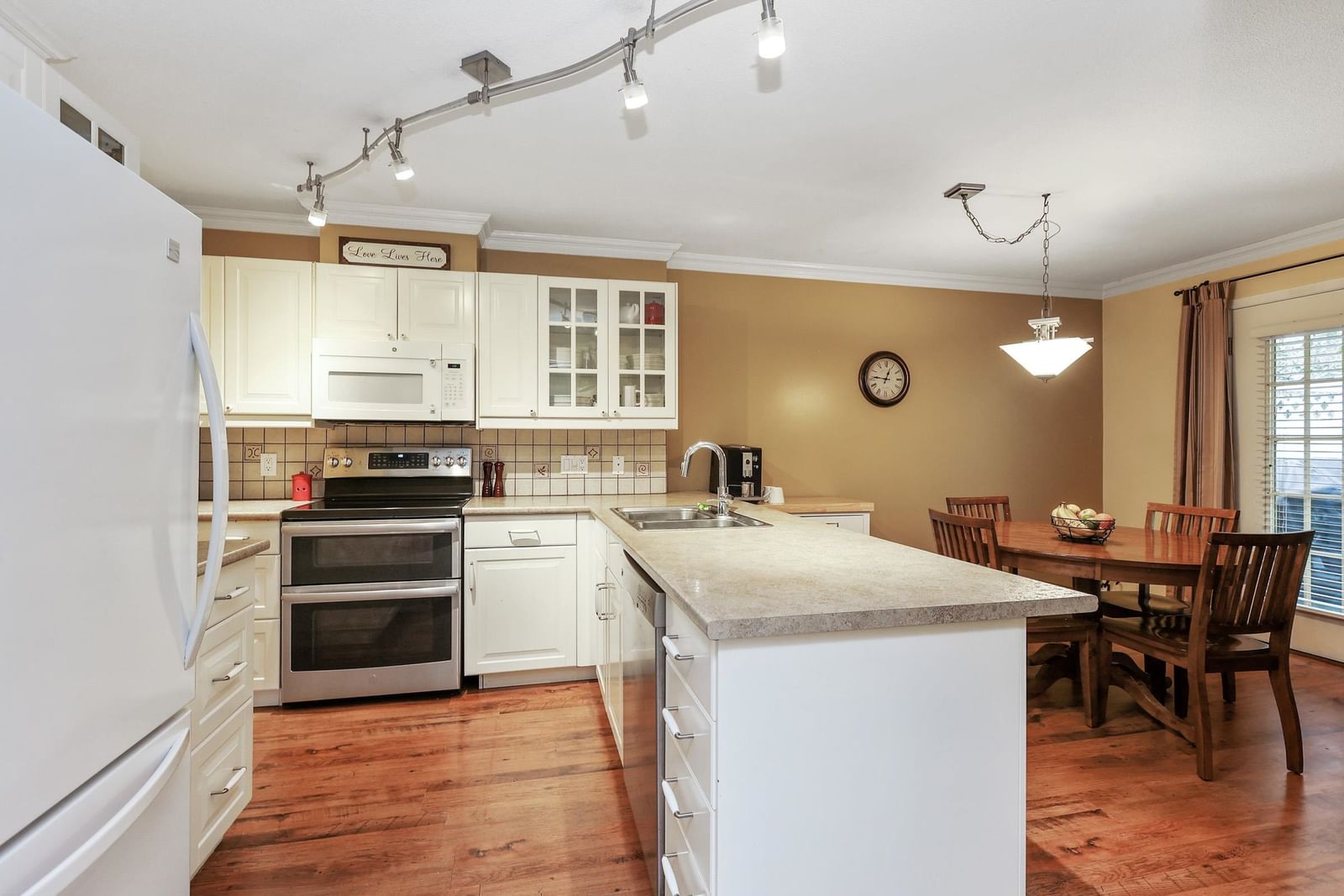 Listing Image 11