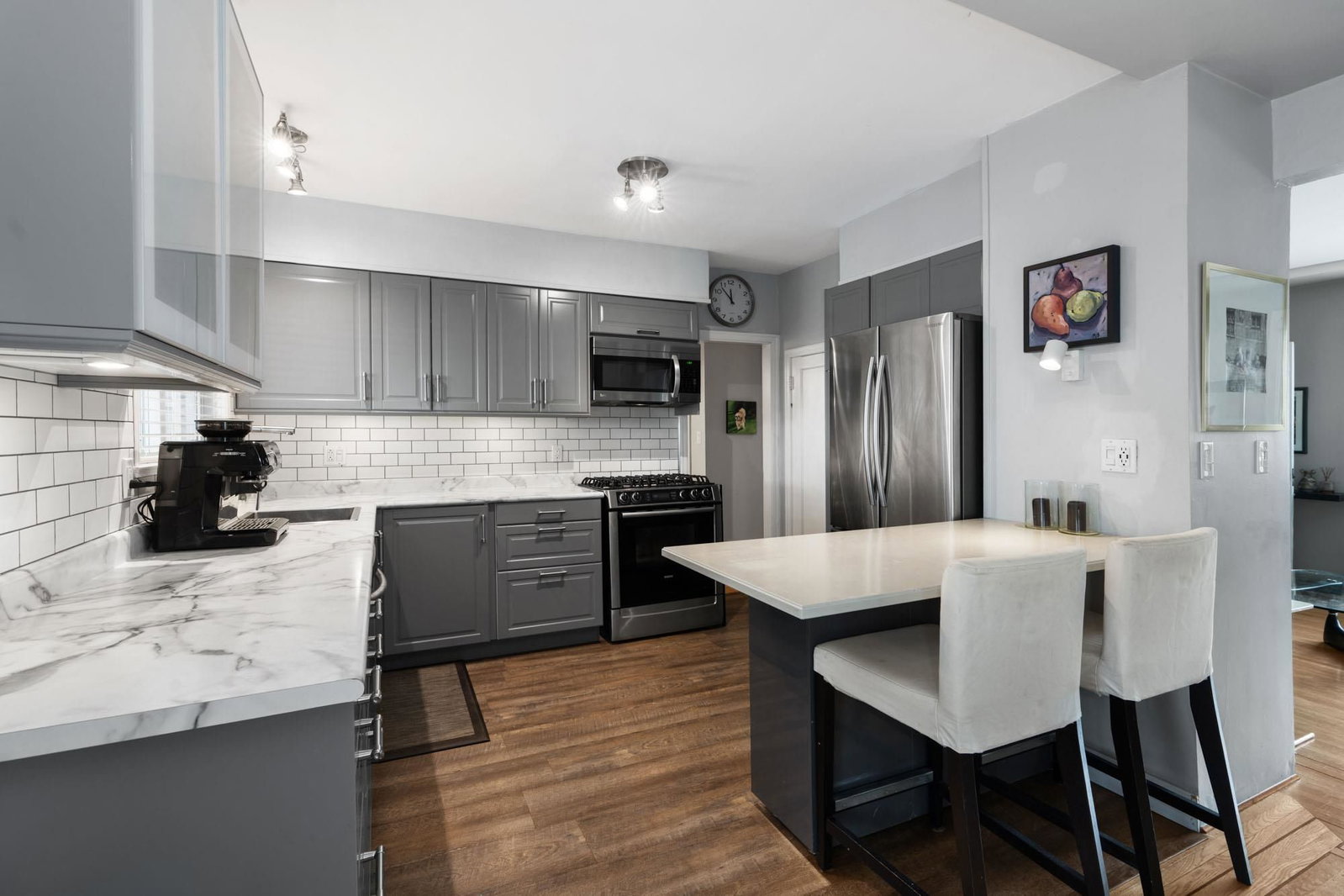 Listing Image 12