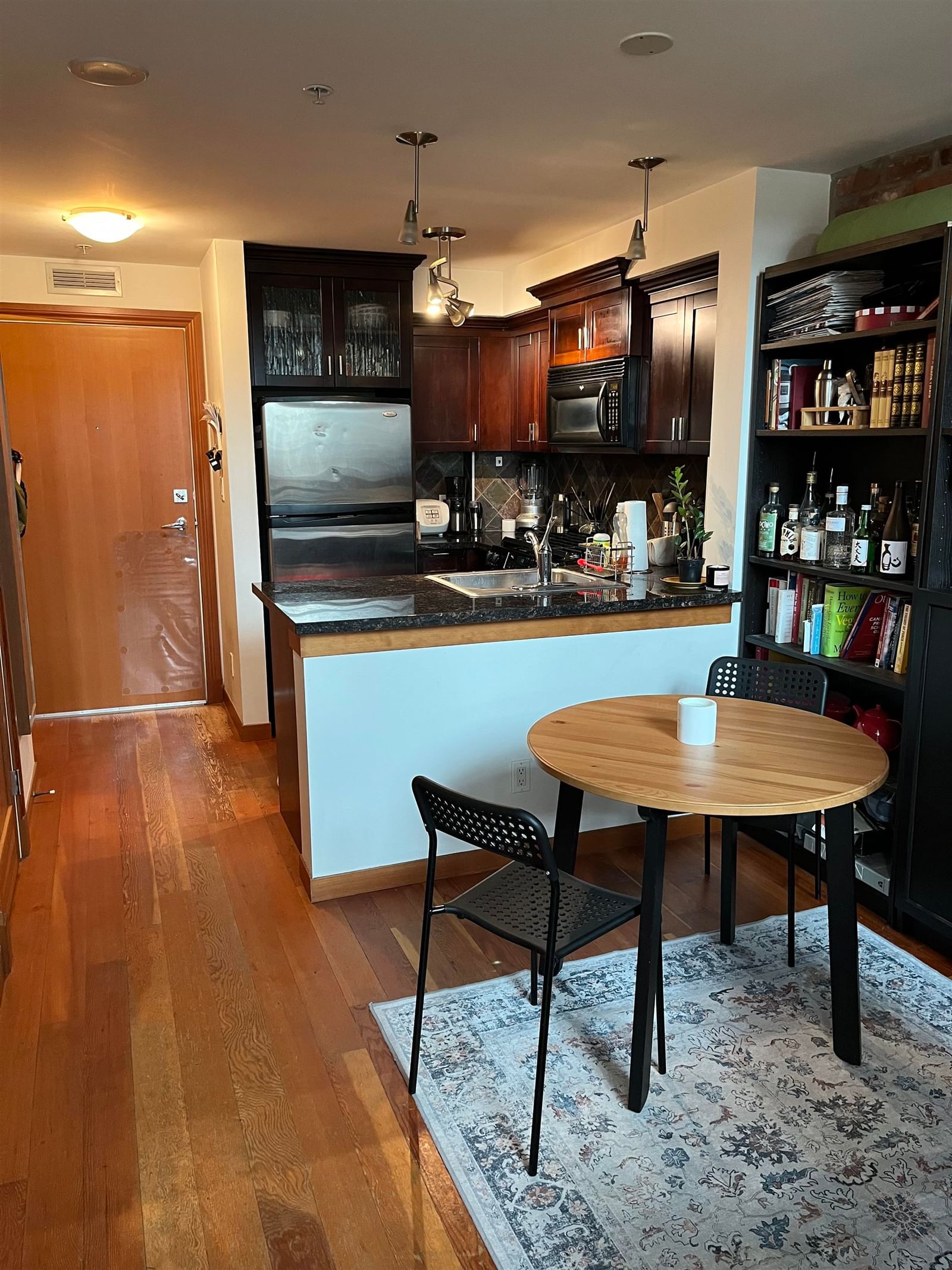 Listing Image 4