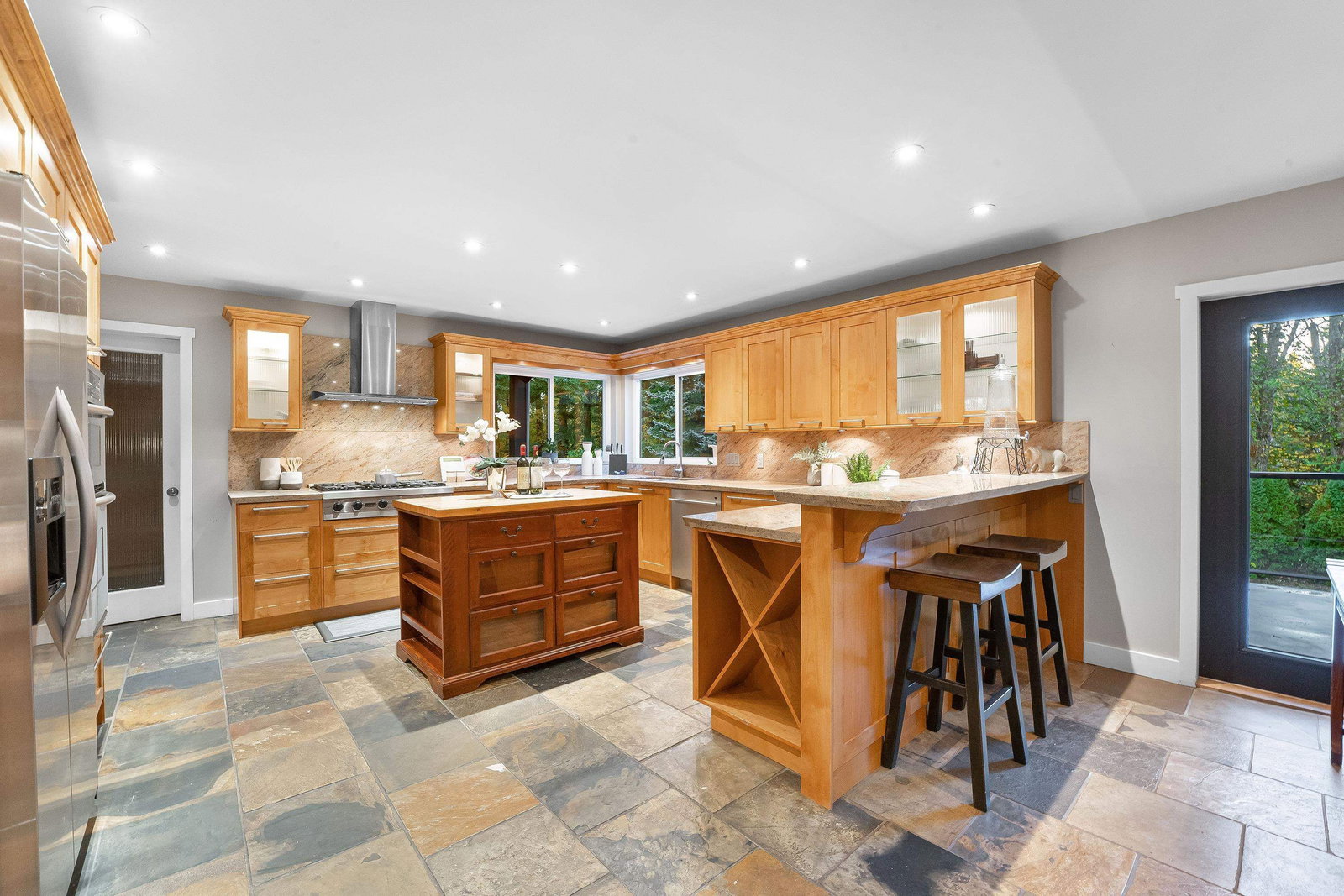 Listing Image 9