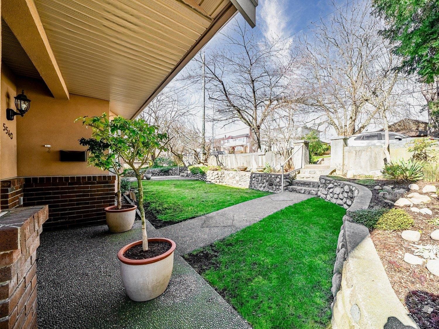 Listing Image 4