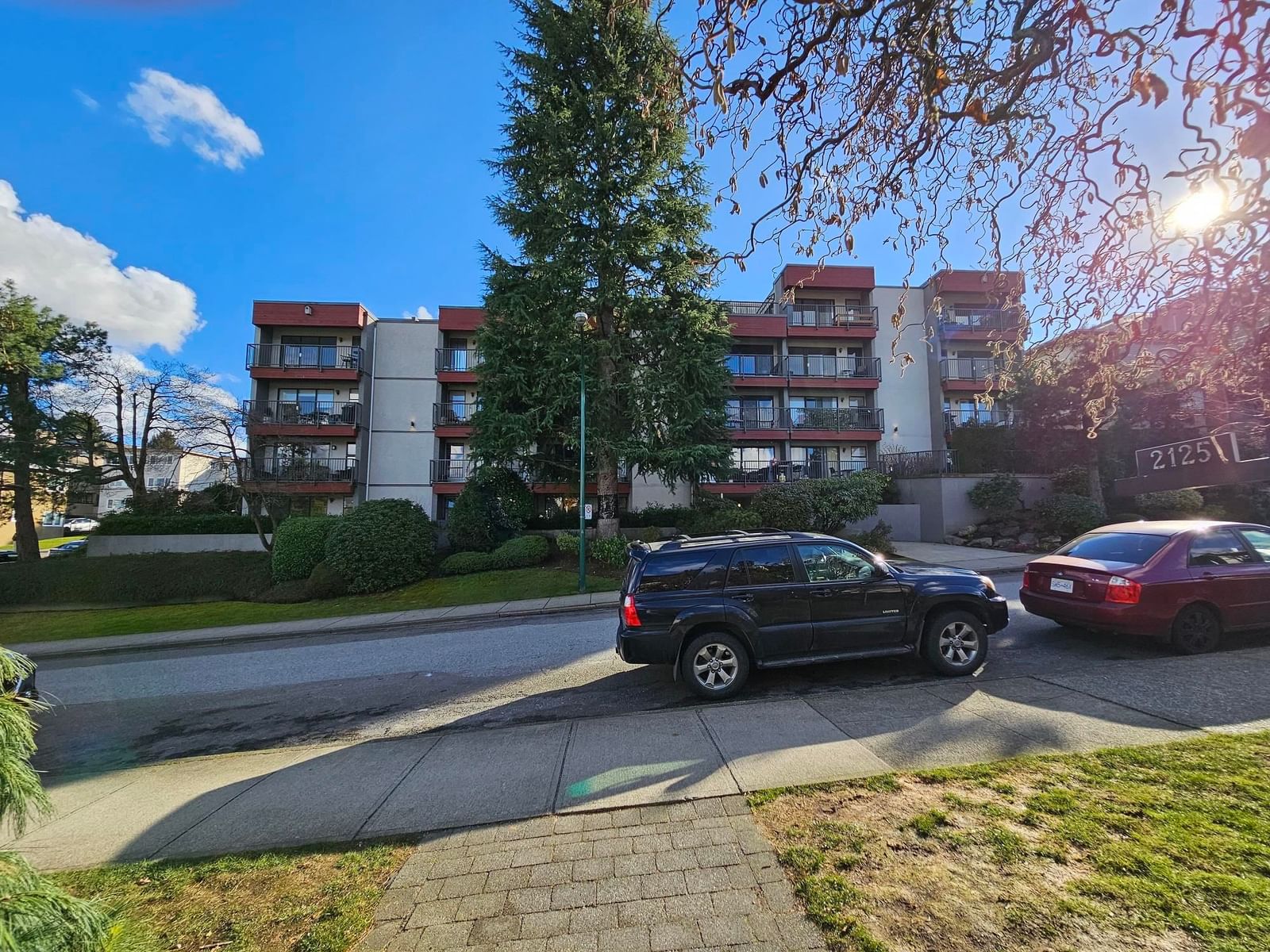 Listing Image 4