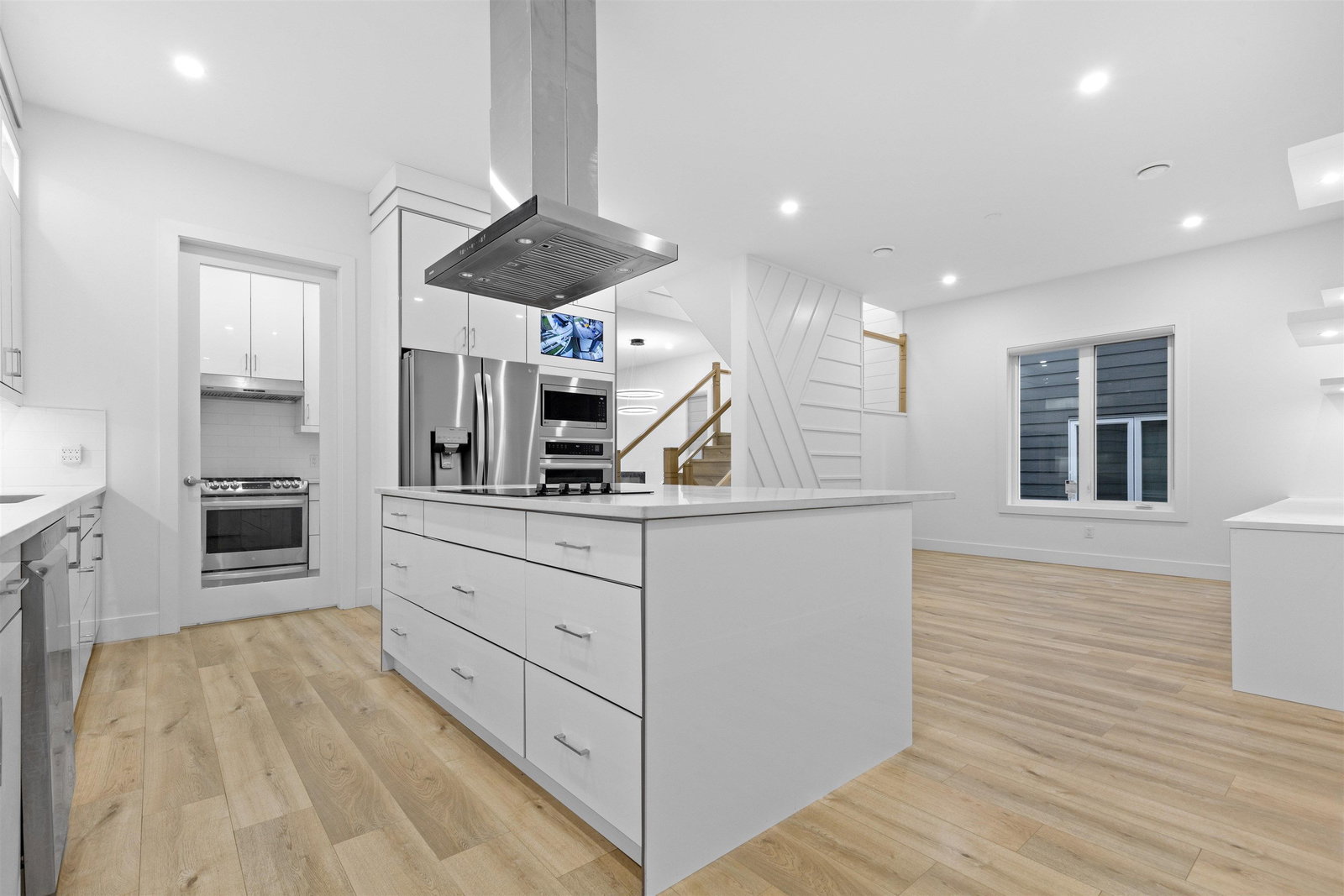 Listing Image 19