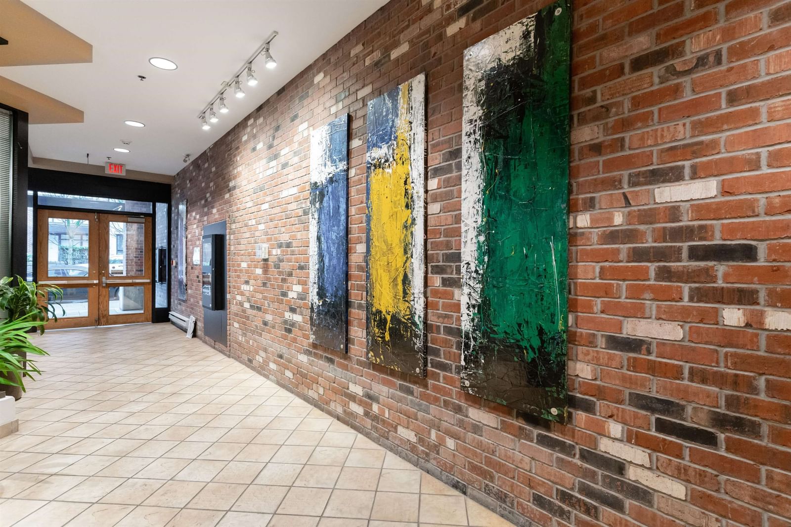 Listing Image 6