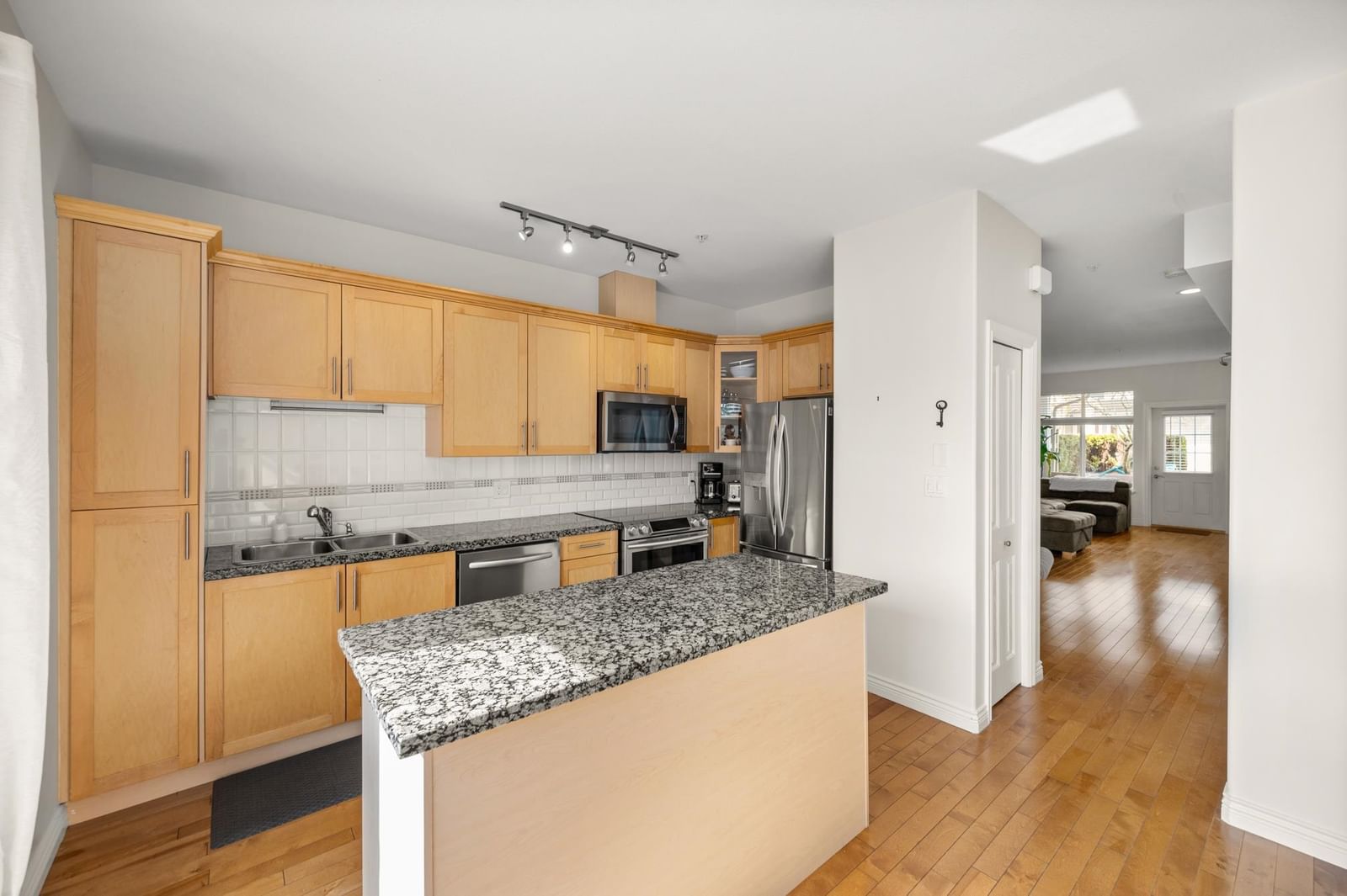 Listing Image 13