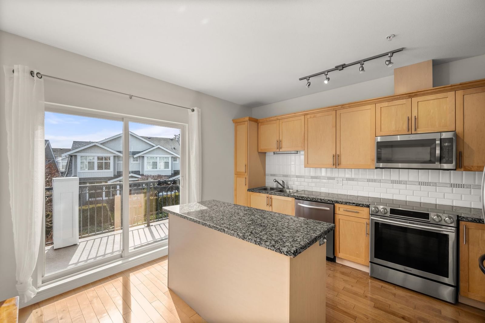 Listing Image 14
