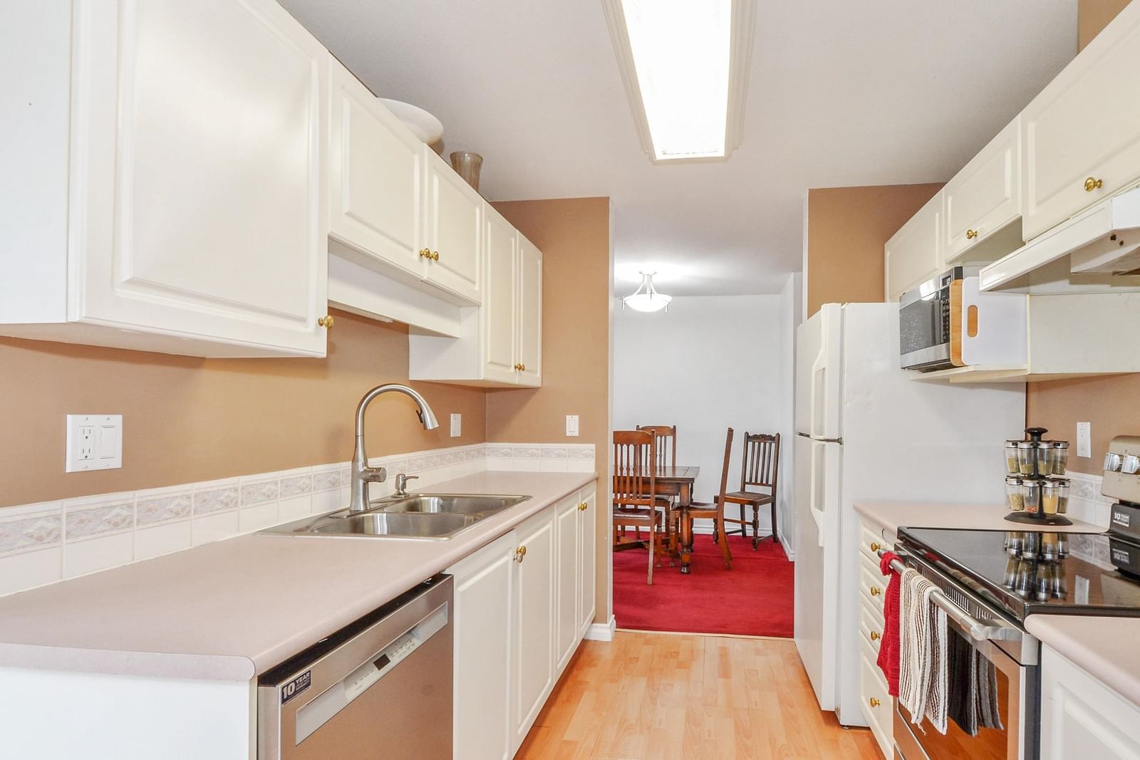 Listing Image 8