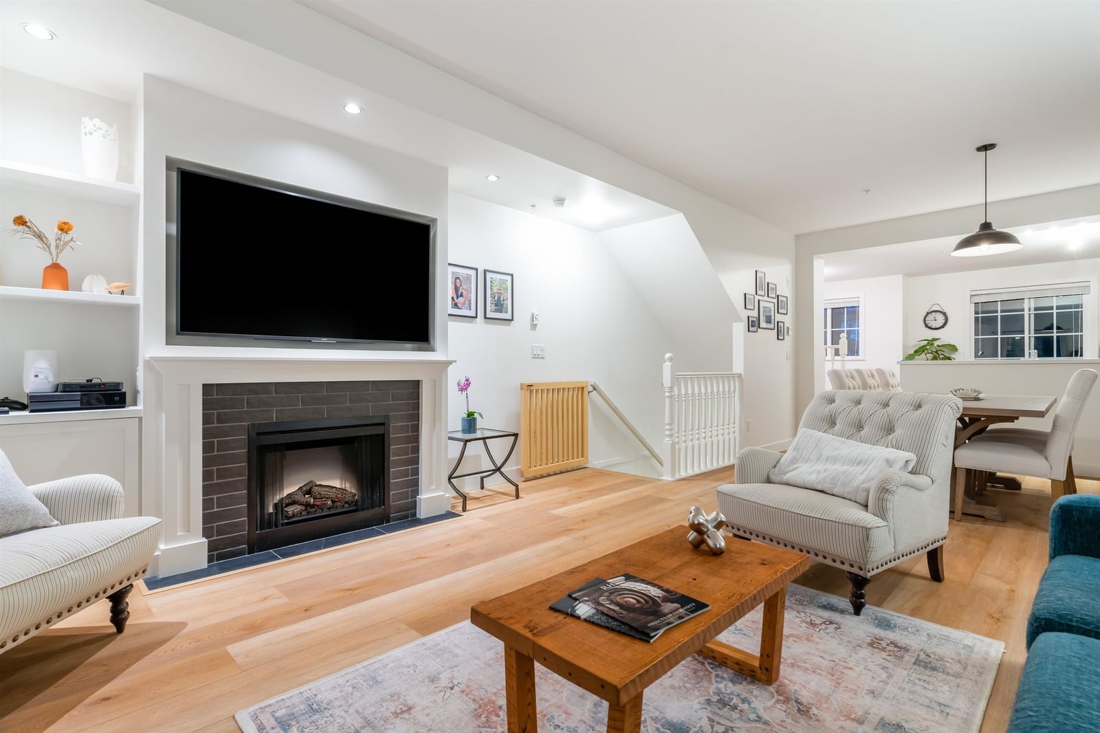 Listing Image 11