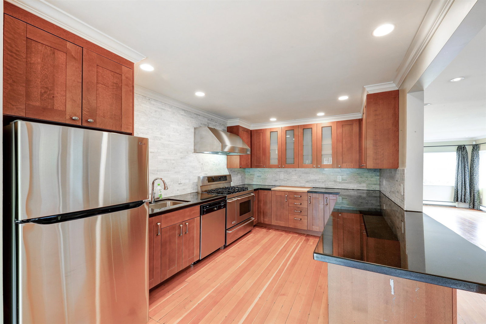Listing Image 18