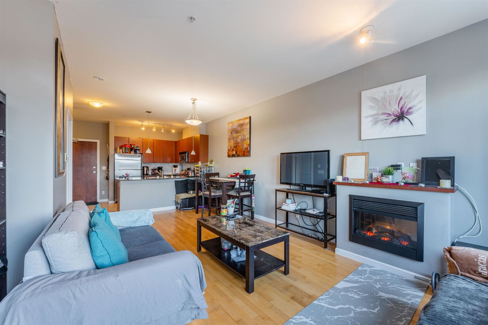 Listing Image 12