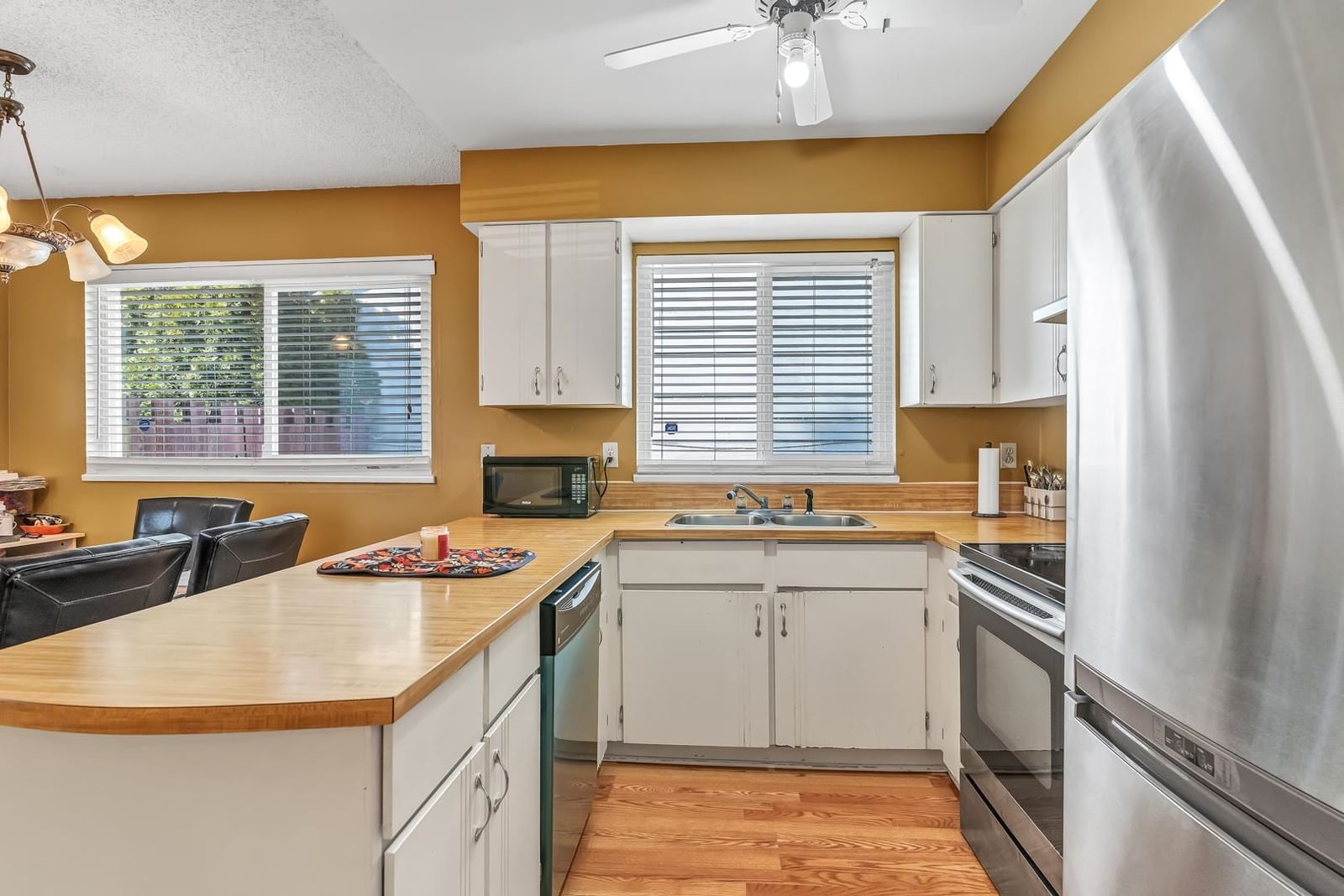 Listing Image 8