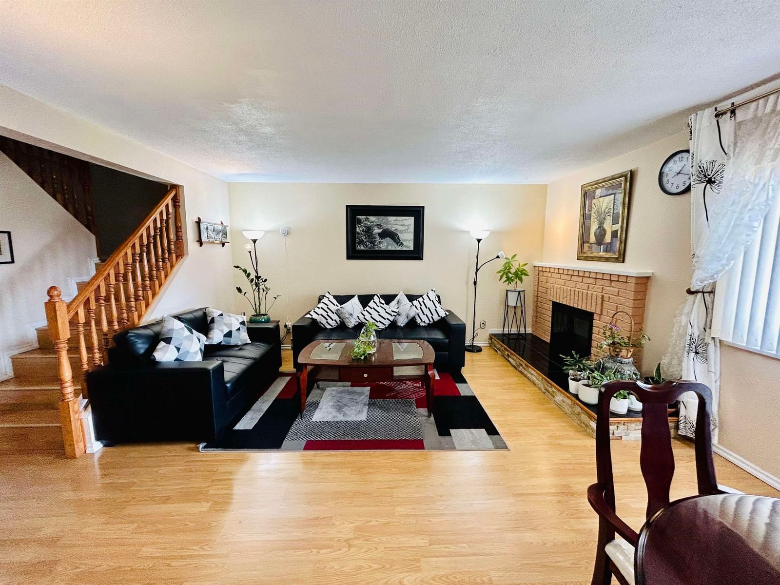 Listing Image 4