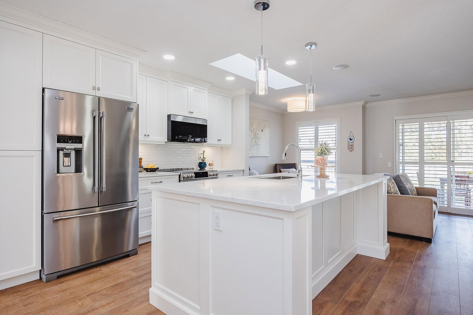 Listing Image 4