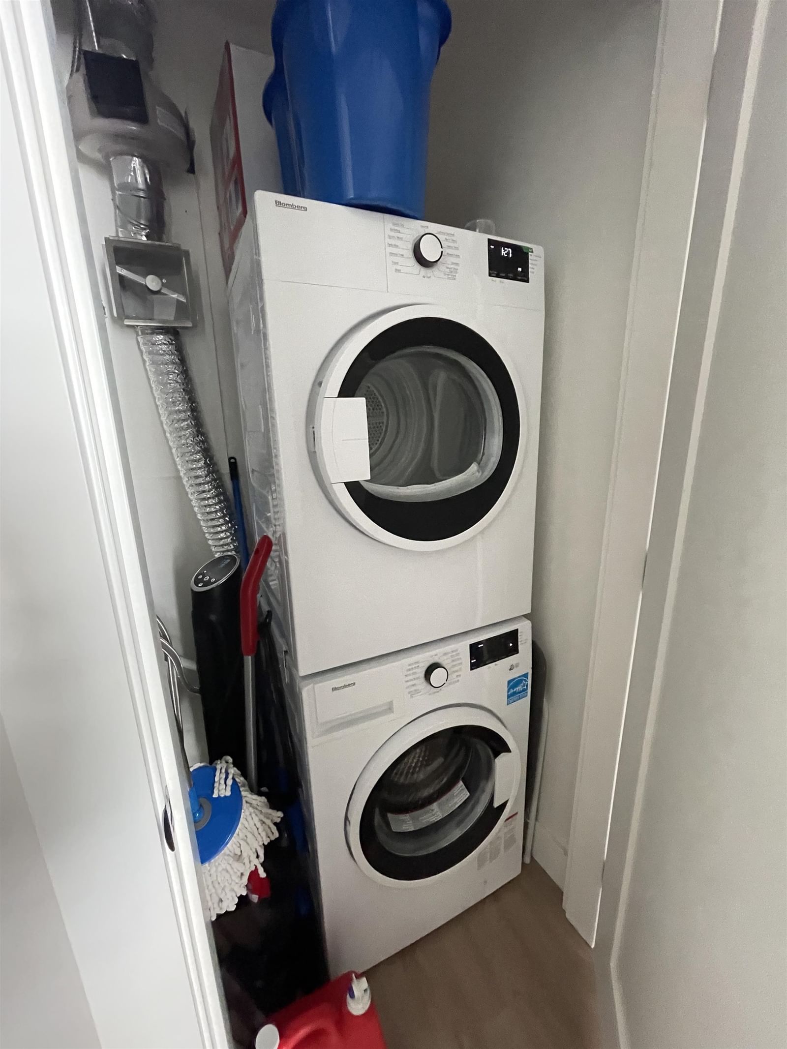 Listing Image 12