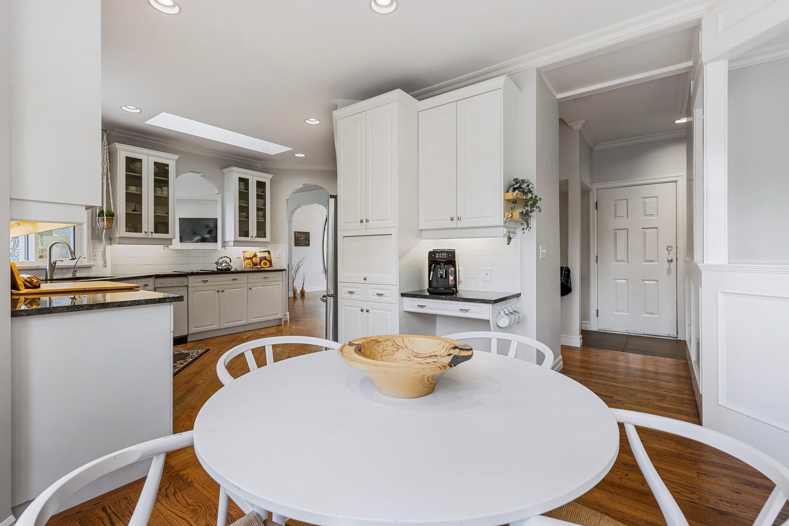 Listing Image 12