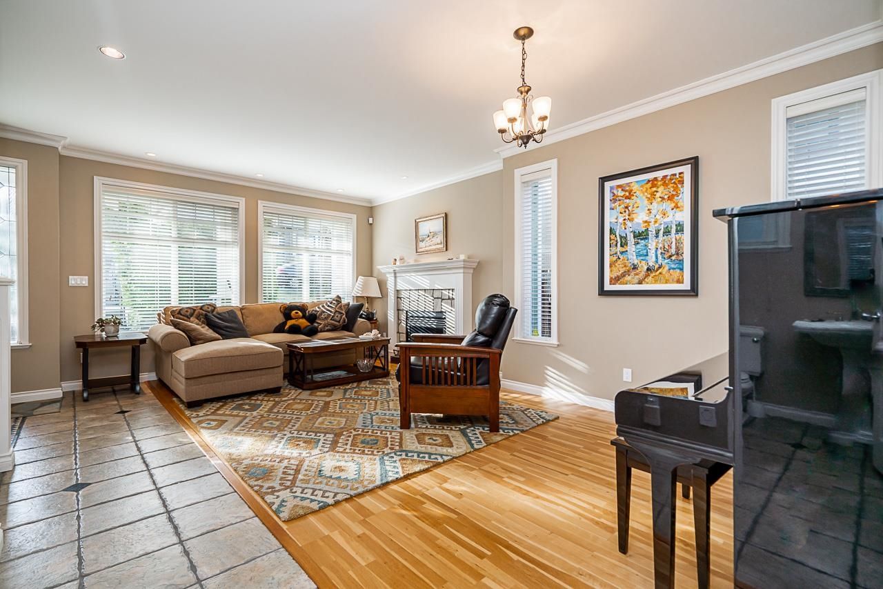 Listing Image 5