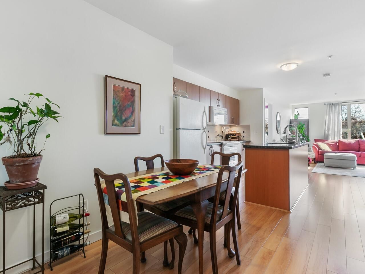 Listing Image 4