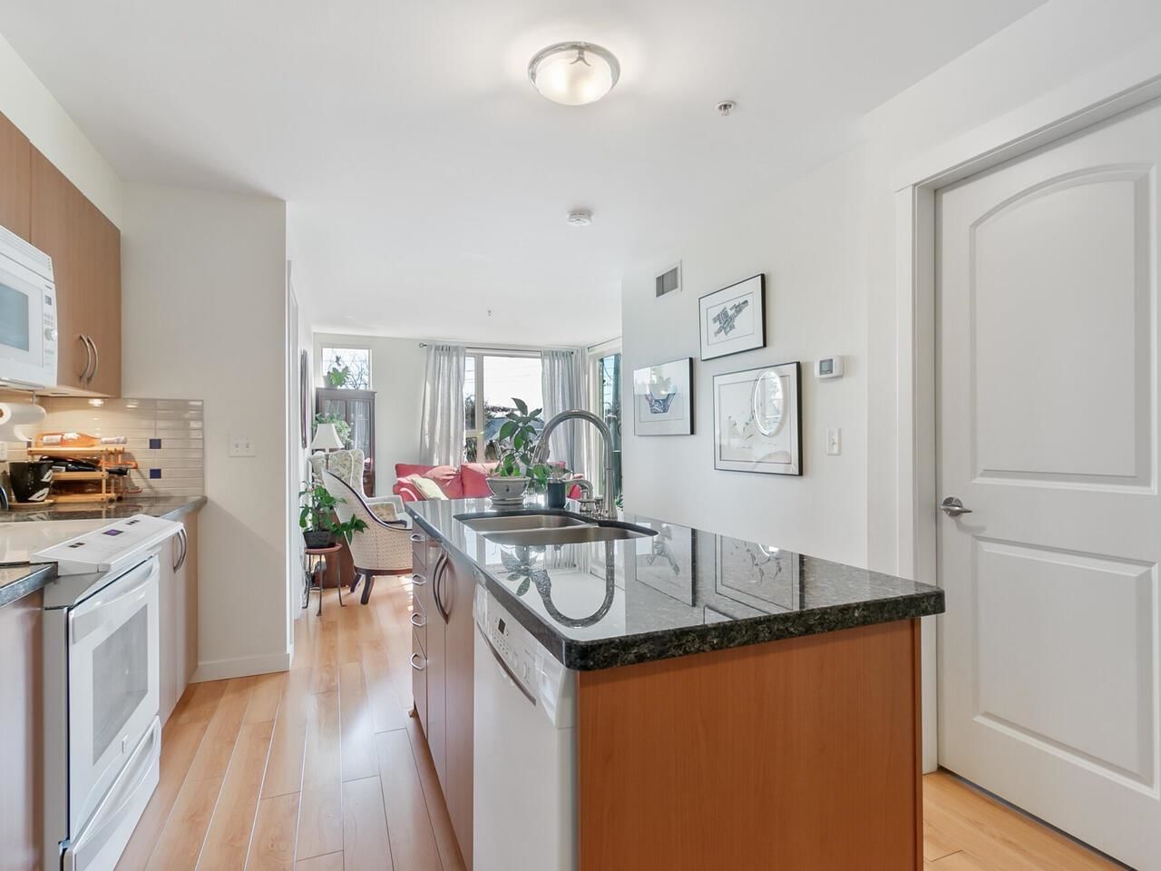 Listing Image 7