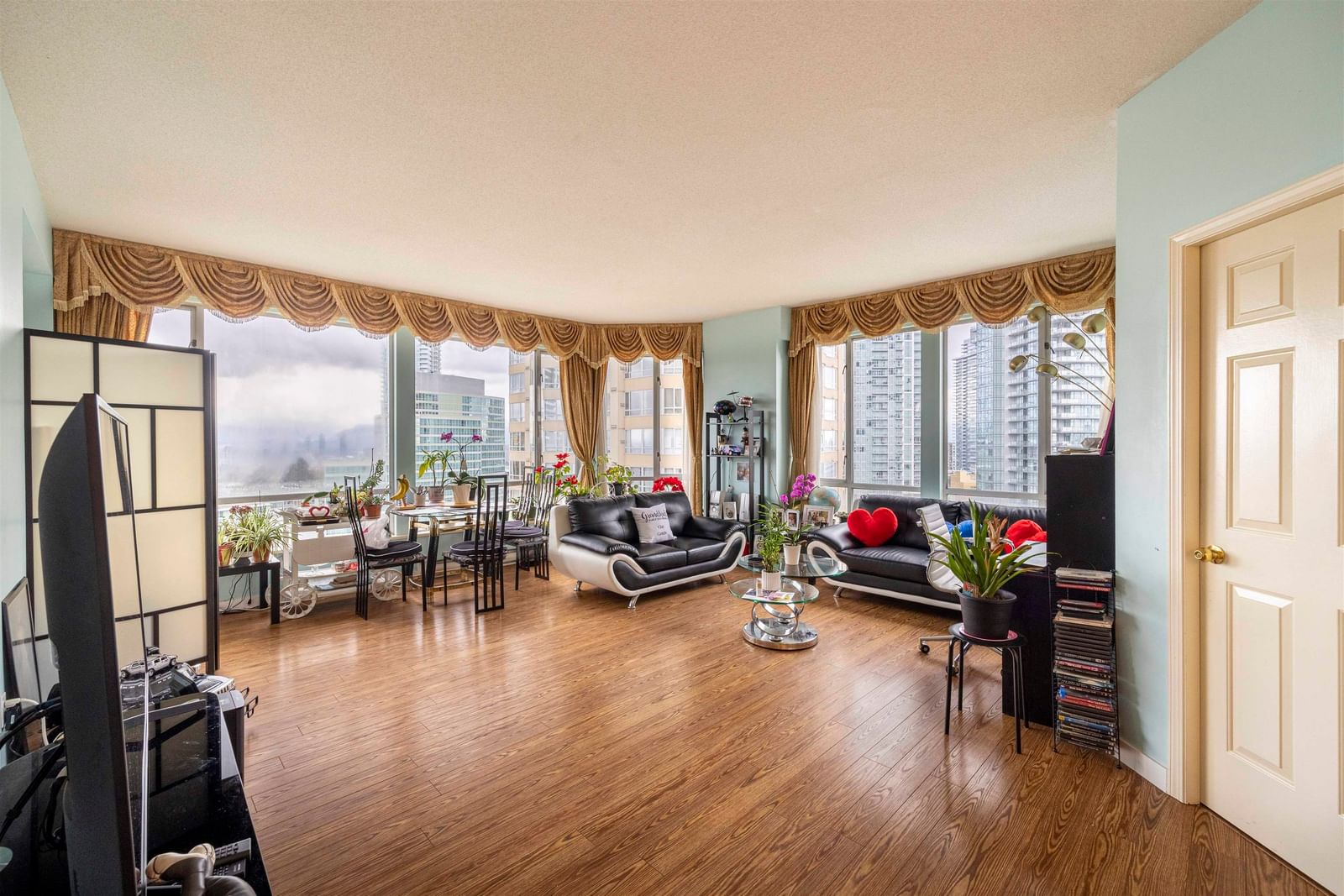 Listing photo 4