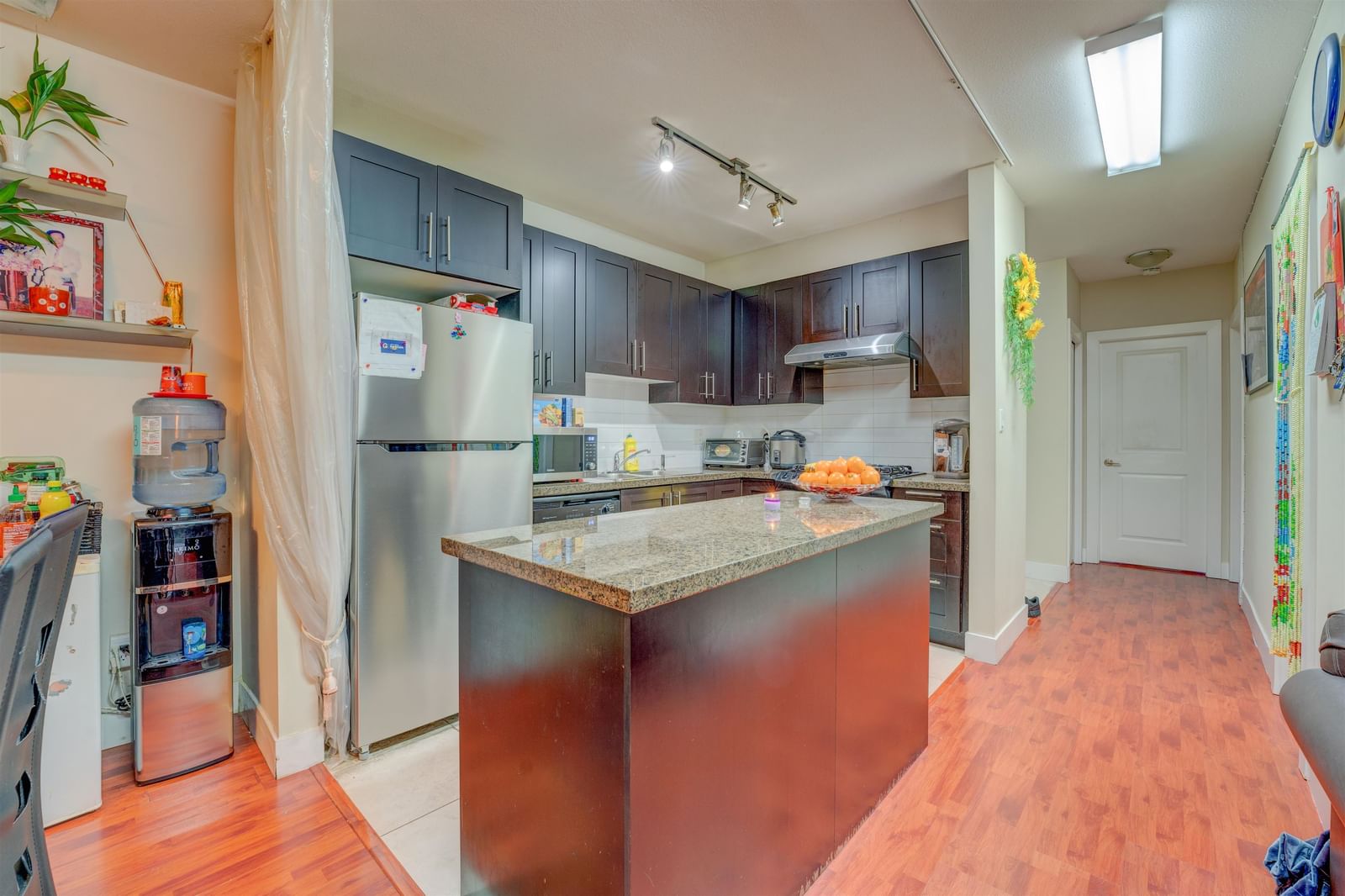 Listing Image 6