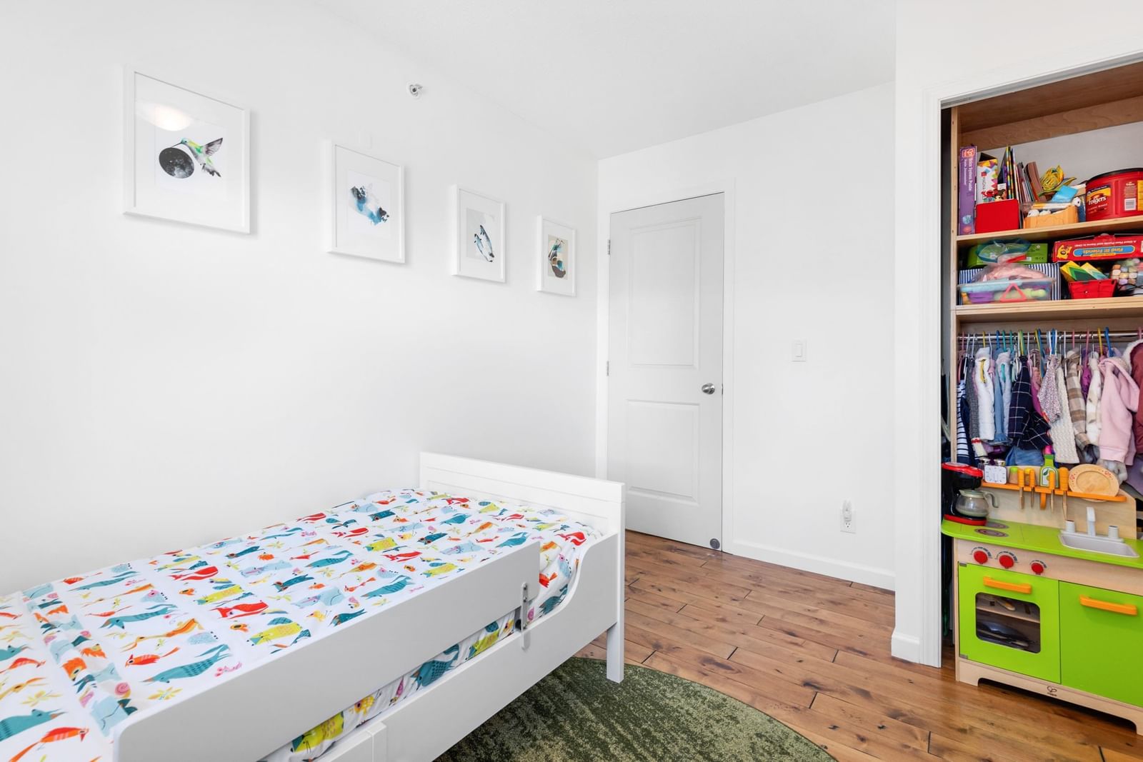 Listing Image 12