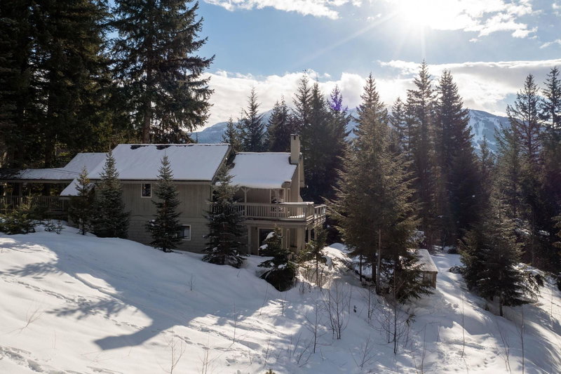 8648 Lakewood Court, Whistler, V8E 0G1 | Image 2