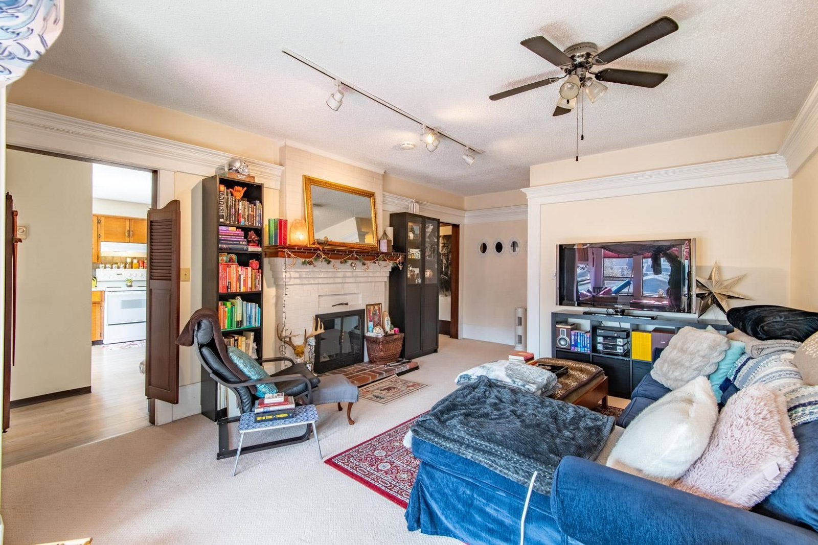 Listing Image 6