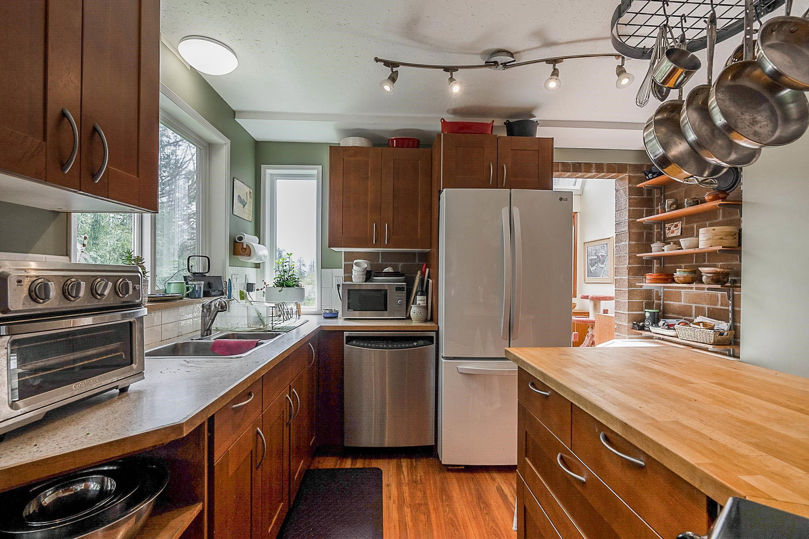Listing Image 10