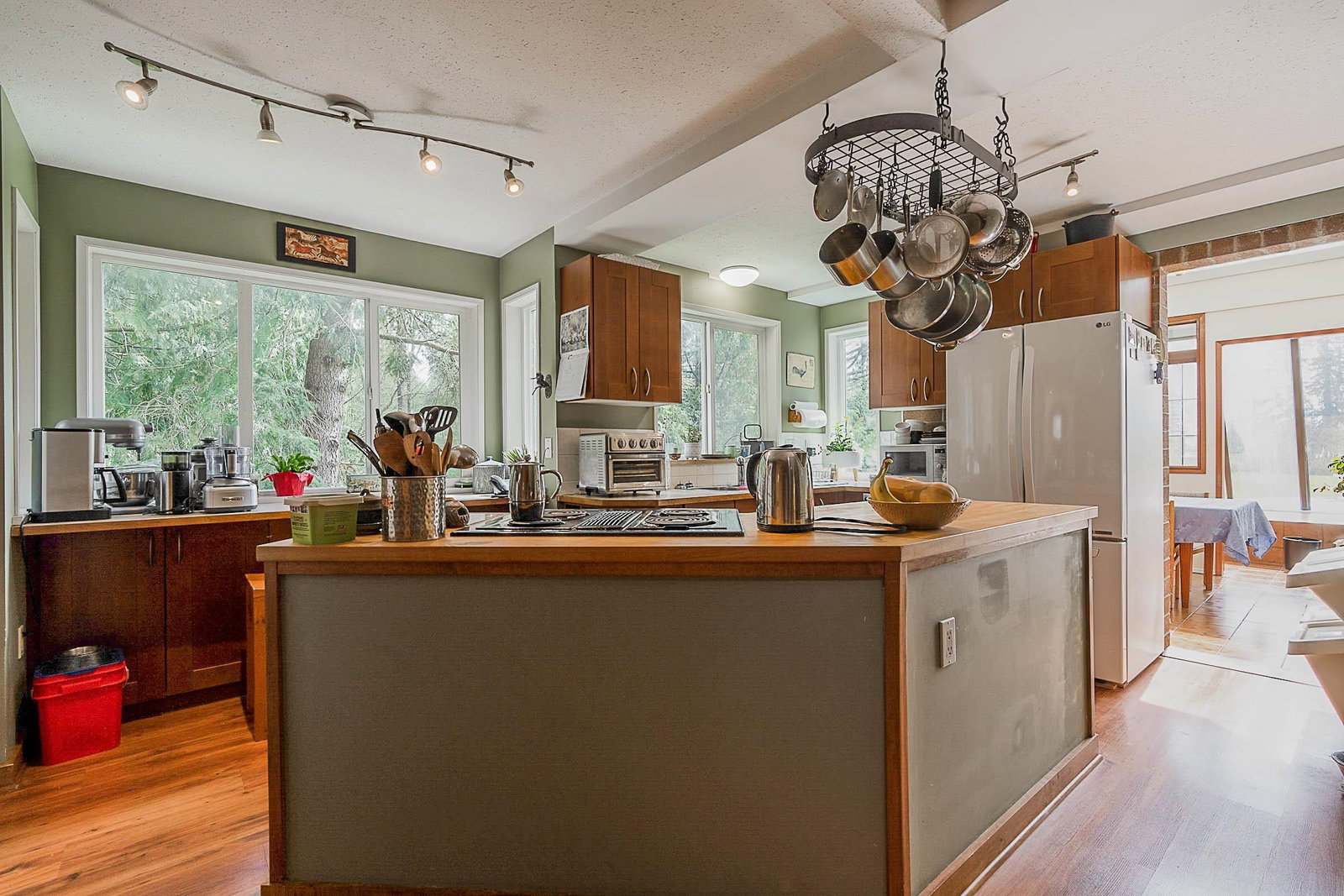 Listing Image 9
