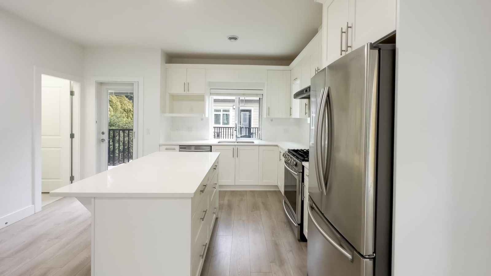 Listing Image 12