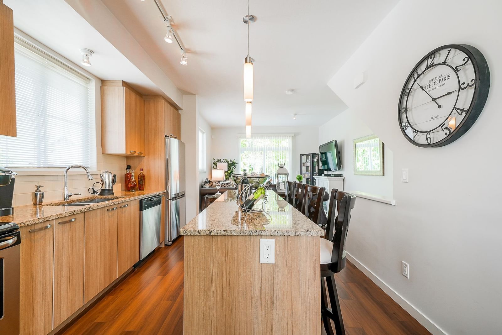 Listing Image 12