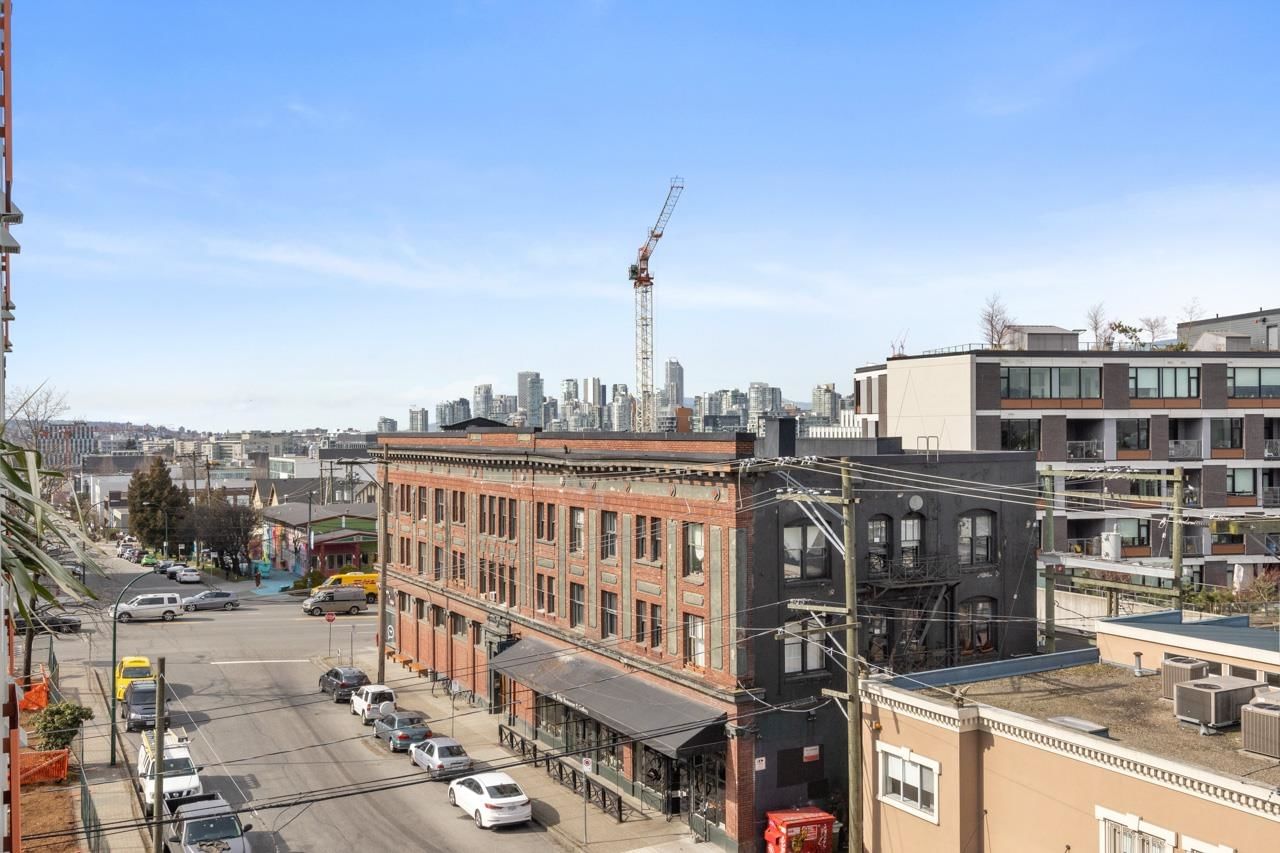 Listing Image 12