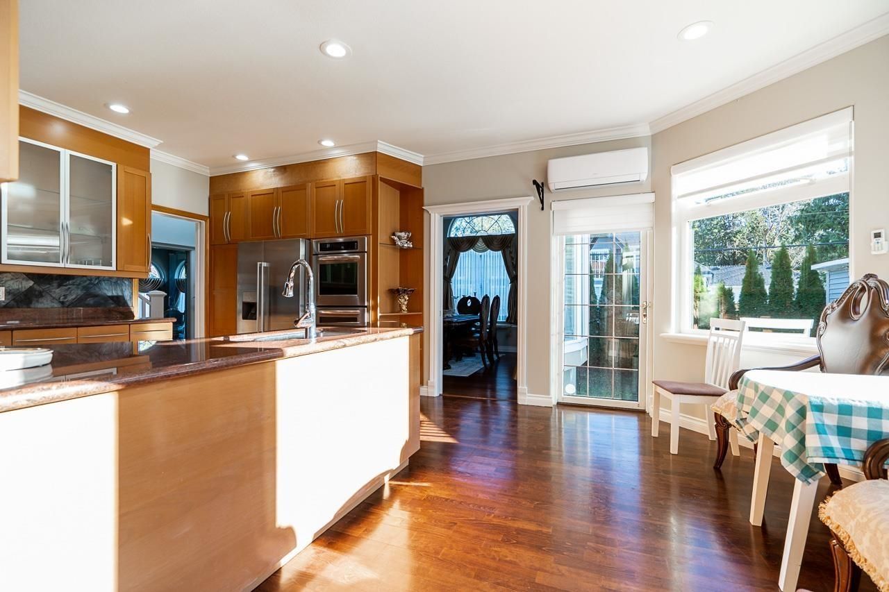Listing Image 11