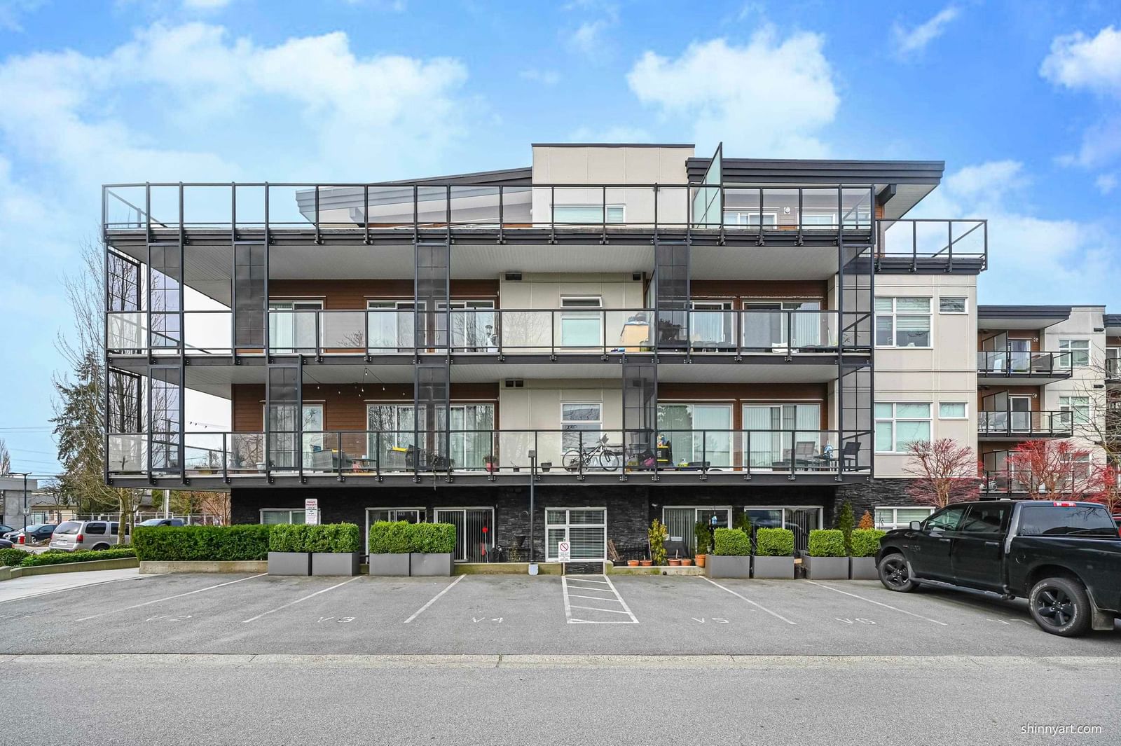 Listing Image 4