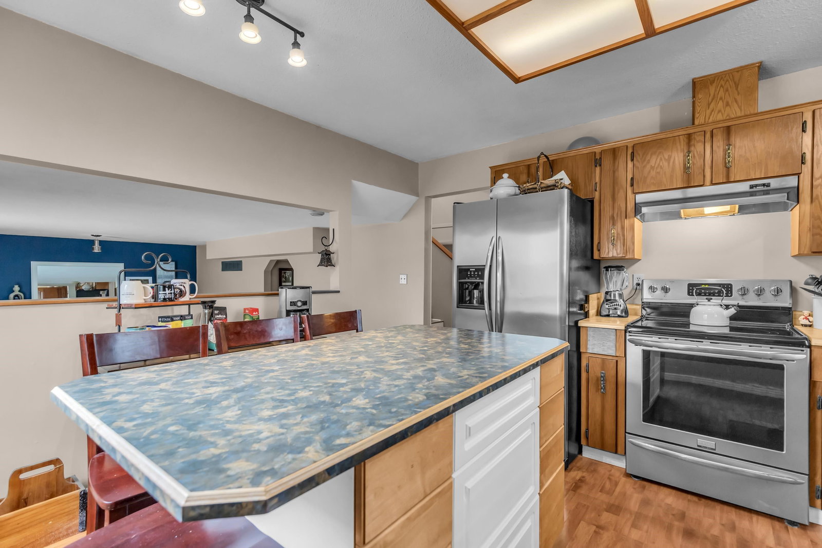 Listing Image 6