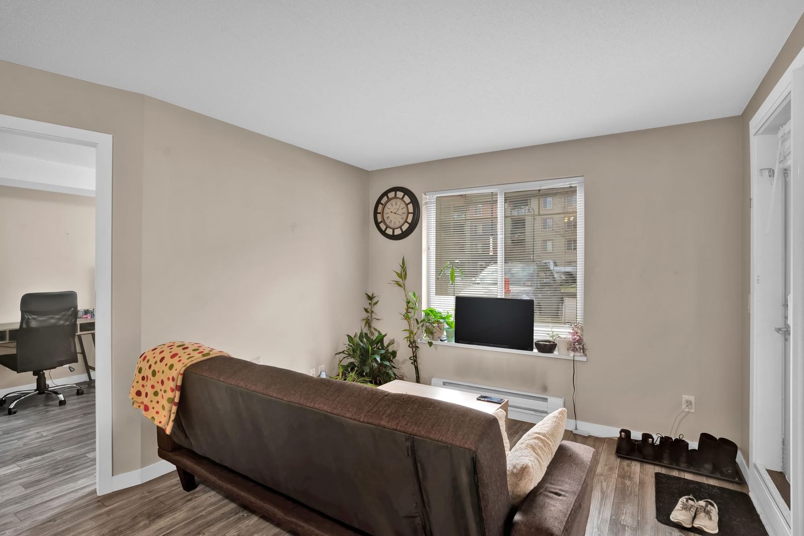 Listing Image 7