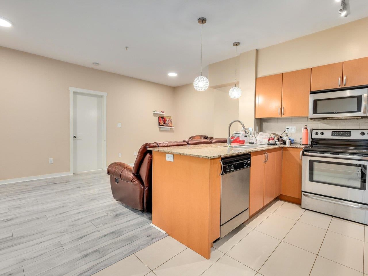 Listing Image 8