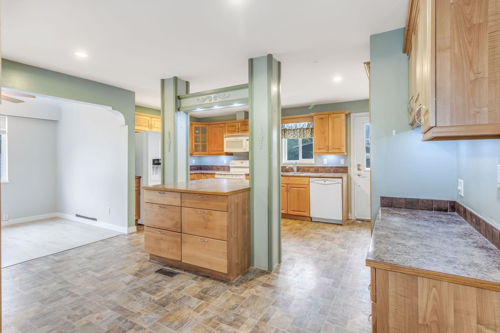 Listing Image 9